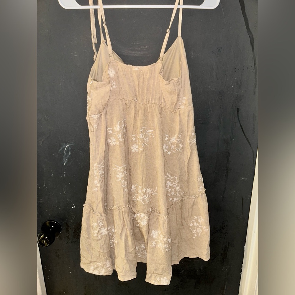 Chic Beige Sleeveless Dress
